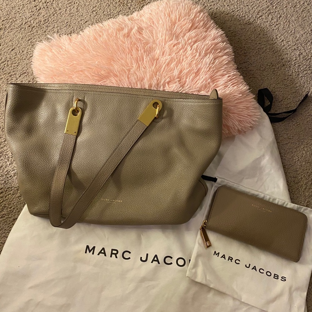 Marc Jacobs Leather tote and matching wallet - Picture 2 of 3